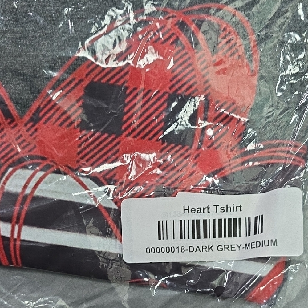 Heart Design Tee - Picture 4 of 4